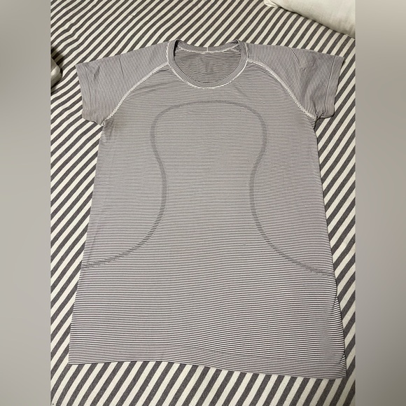 Lululemon swiftly tech T-shirt - Picture 1 of 4